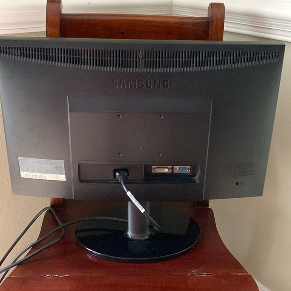 Samsung SyncMaster EX2220 LED Monitor with stand - used - Picture 6 of 8